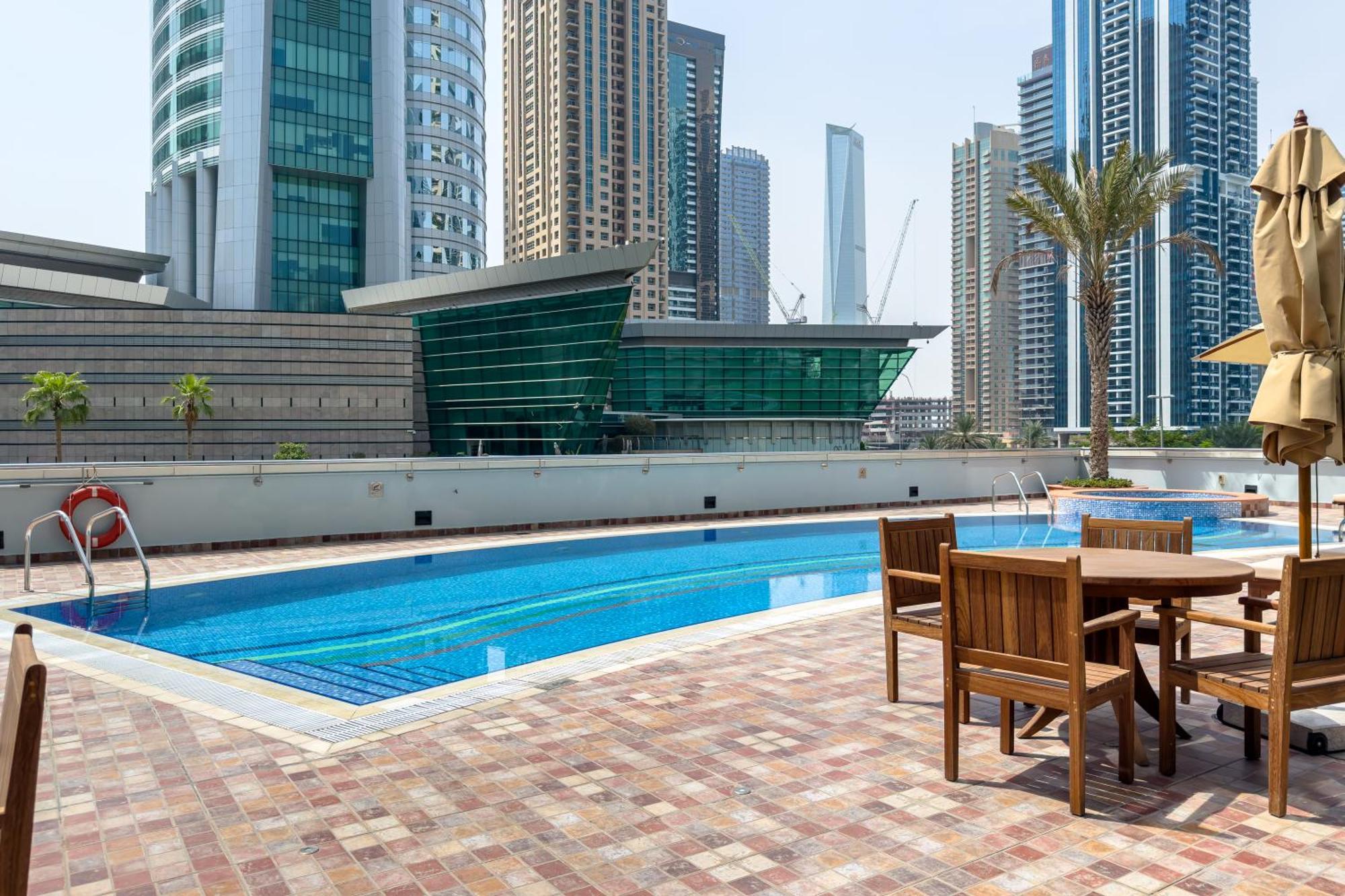 1br Near Metro Jlt Pool Gym Fast Wi-fi Apartment *
