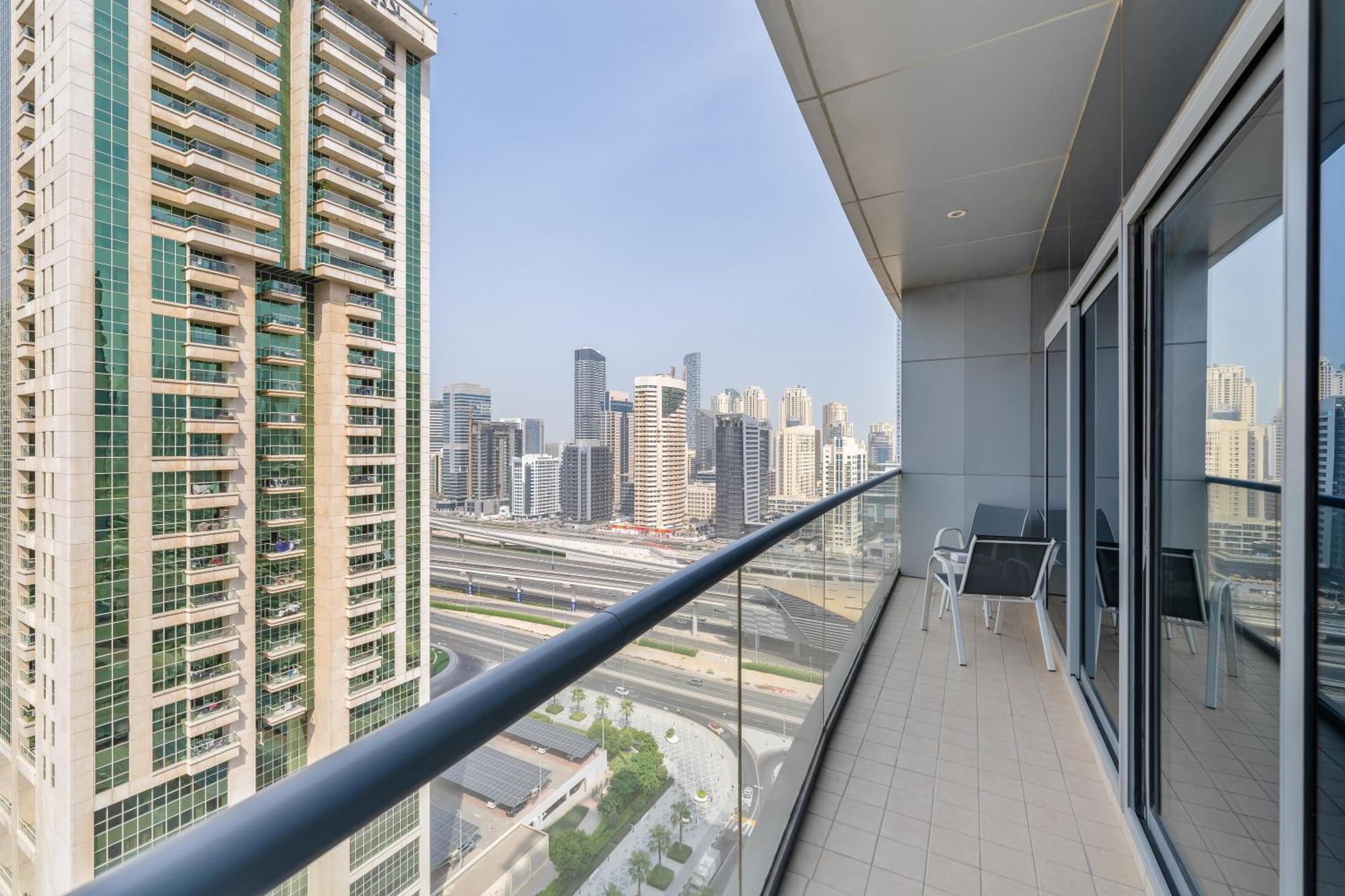 1br Near Metro Jlt Pool Gym Fast Wi-fi Apartment *