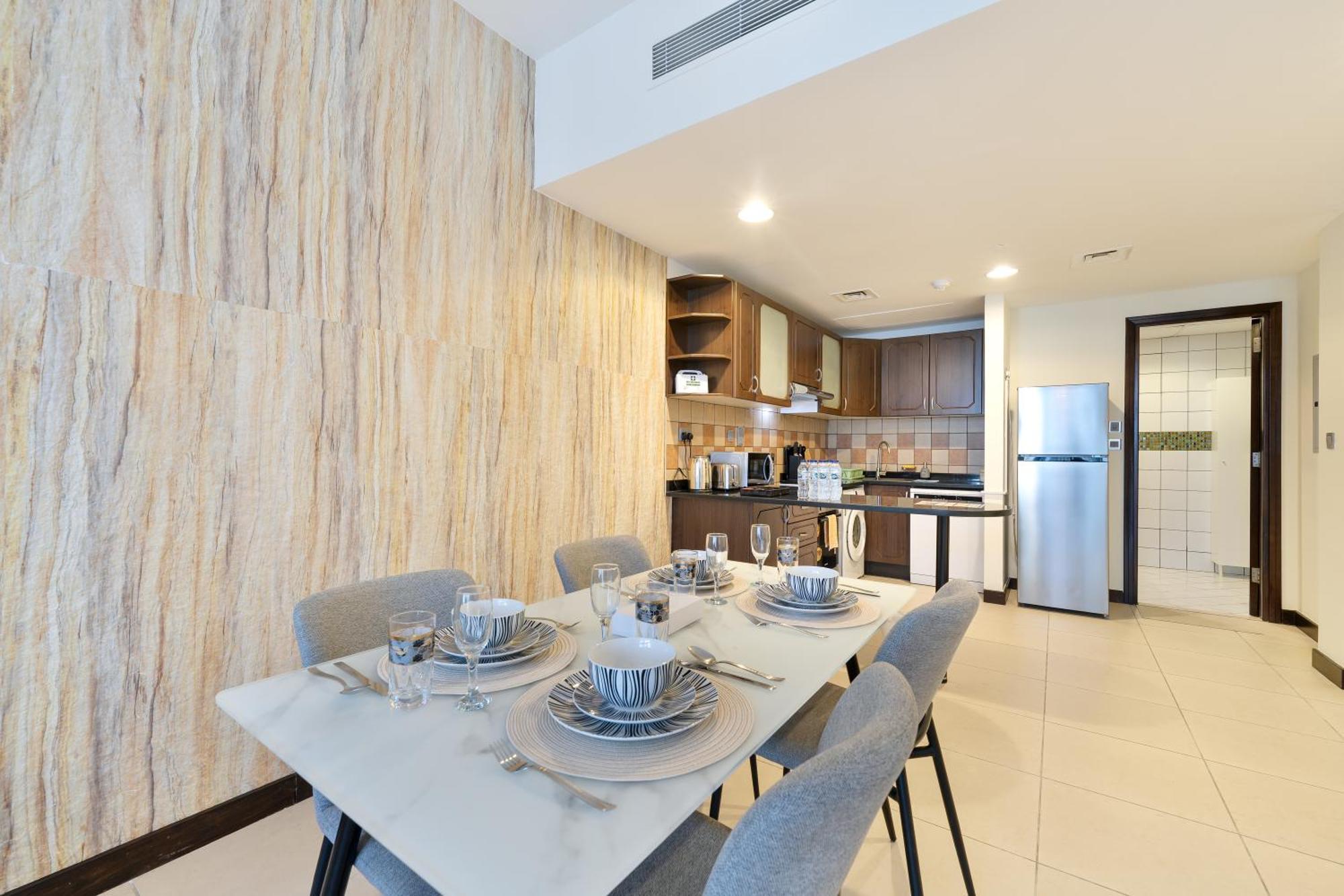 1br Near Metro Jlt Pool Gym Fast Wi-fi Apartment *