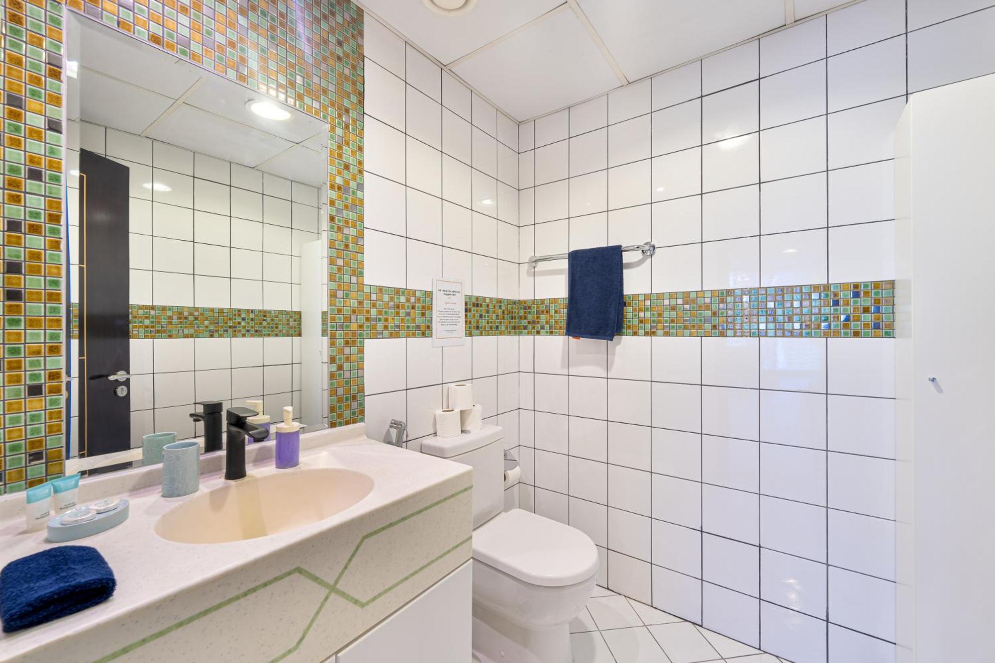 Apartment 1br Near Metro Jlt Pool Gym Fast Wi-fi Dubai