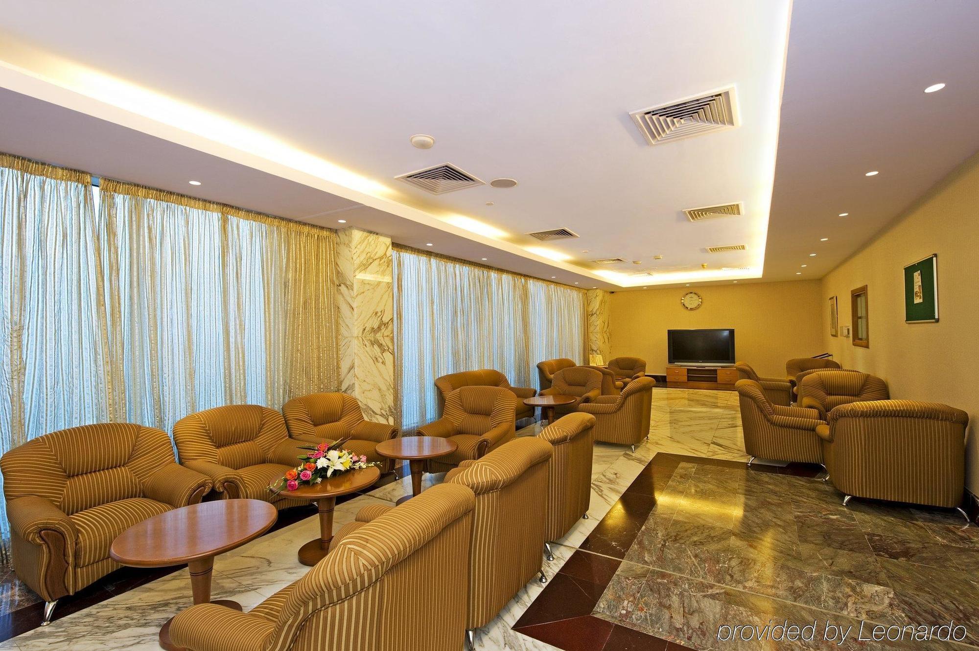 Al Bustan Centre & Aparthotel 4*