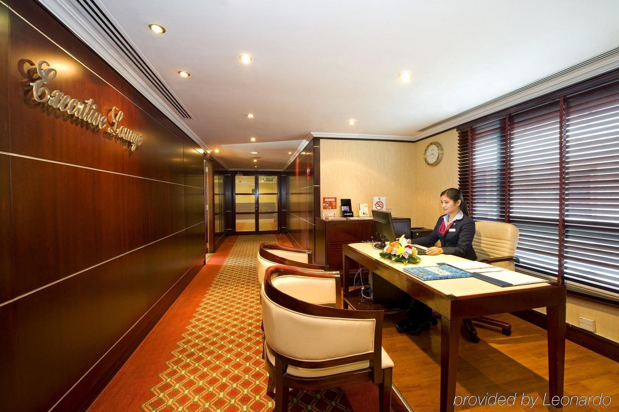 Aparthotel Al Bustan Centre & 4*