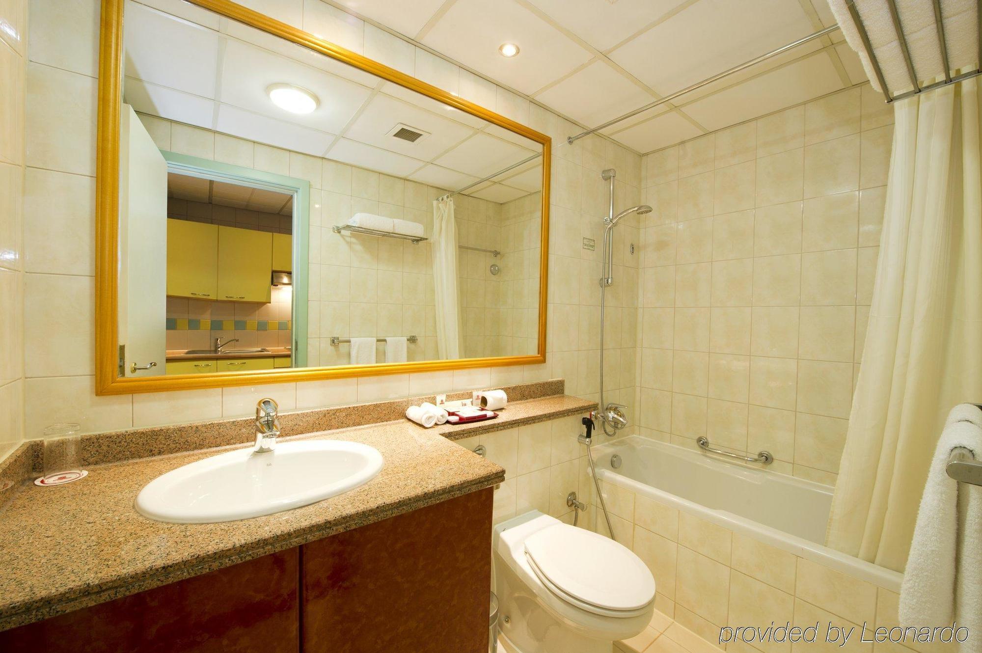 Al Bustan Centre & 4*