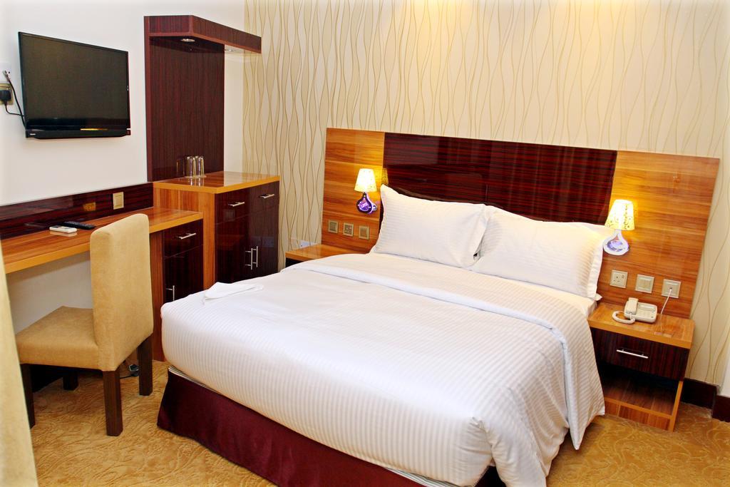 Fal Hotel L.L.C *