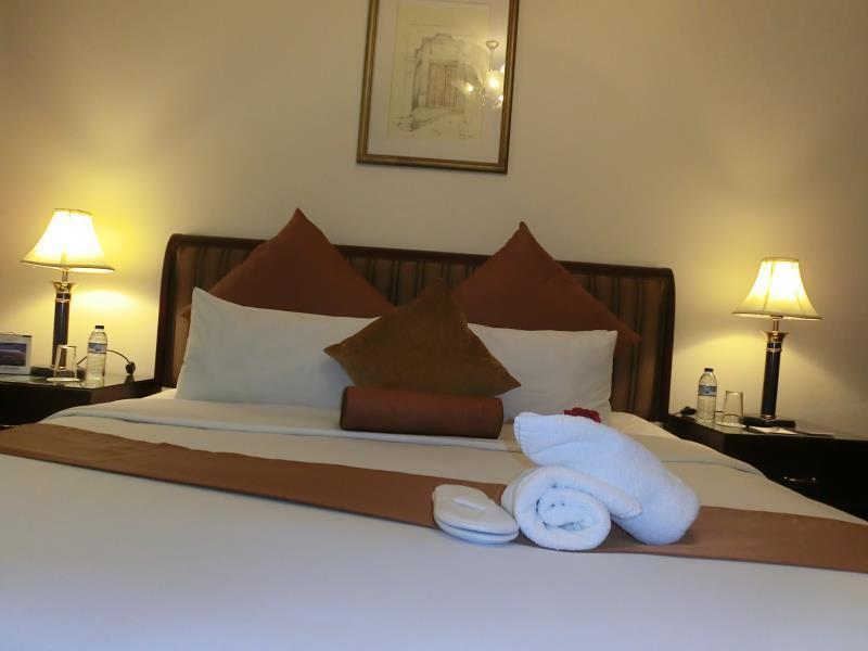 Al Muraqabat Plaza Aparthotel 3*
