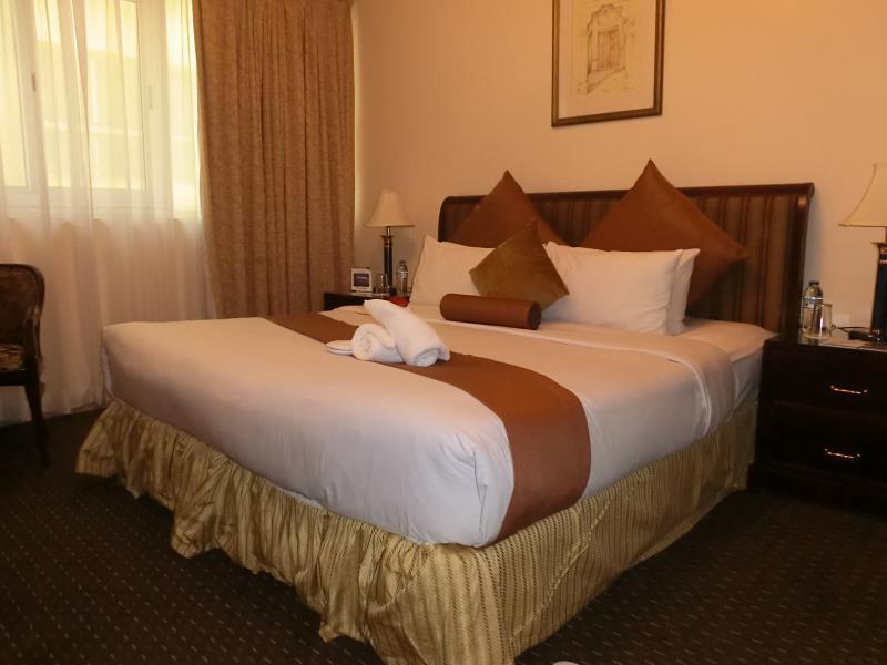 Al Muraqabat Plaza 3*