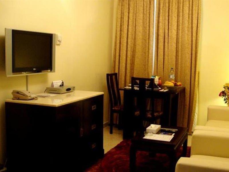Aparthotel Al Muraqabat Plaza