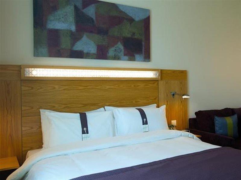 Hotel Express Airport By Ihg