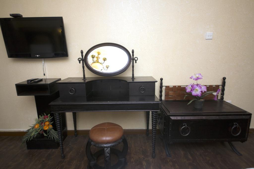 Hafez - Al Ras Metro Station Hotel