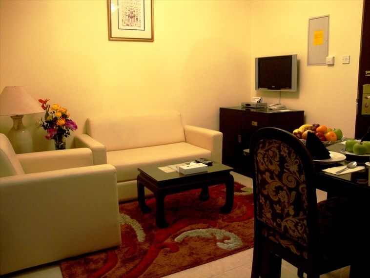 Al Muraqabat Plaza 3*