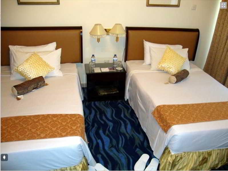 Aparthotel Al Muraqabat Plaza 3*