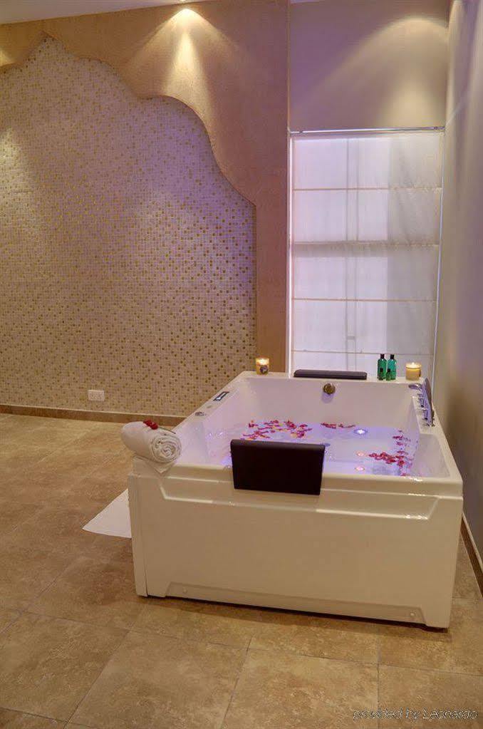 Boutique 7 And Dubai