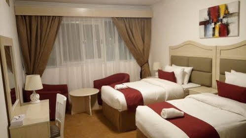Al Muraqabat Plaza 3*