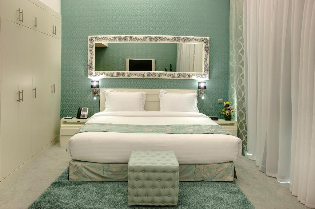 Boutique 7 And