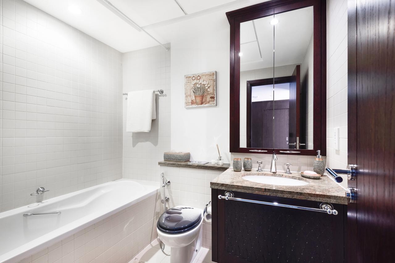 Apartment One Bedroom Fountain & Old Town View By *