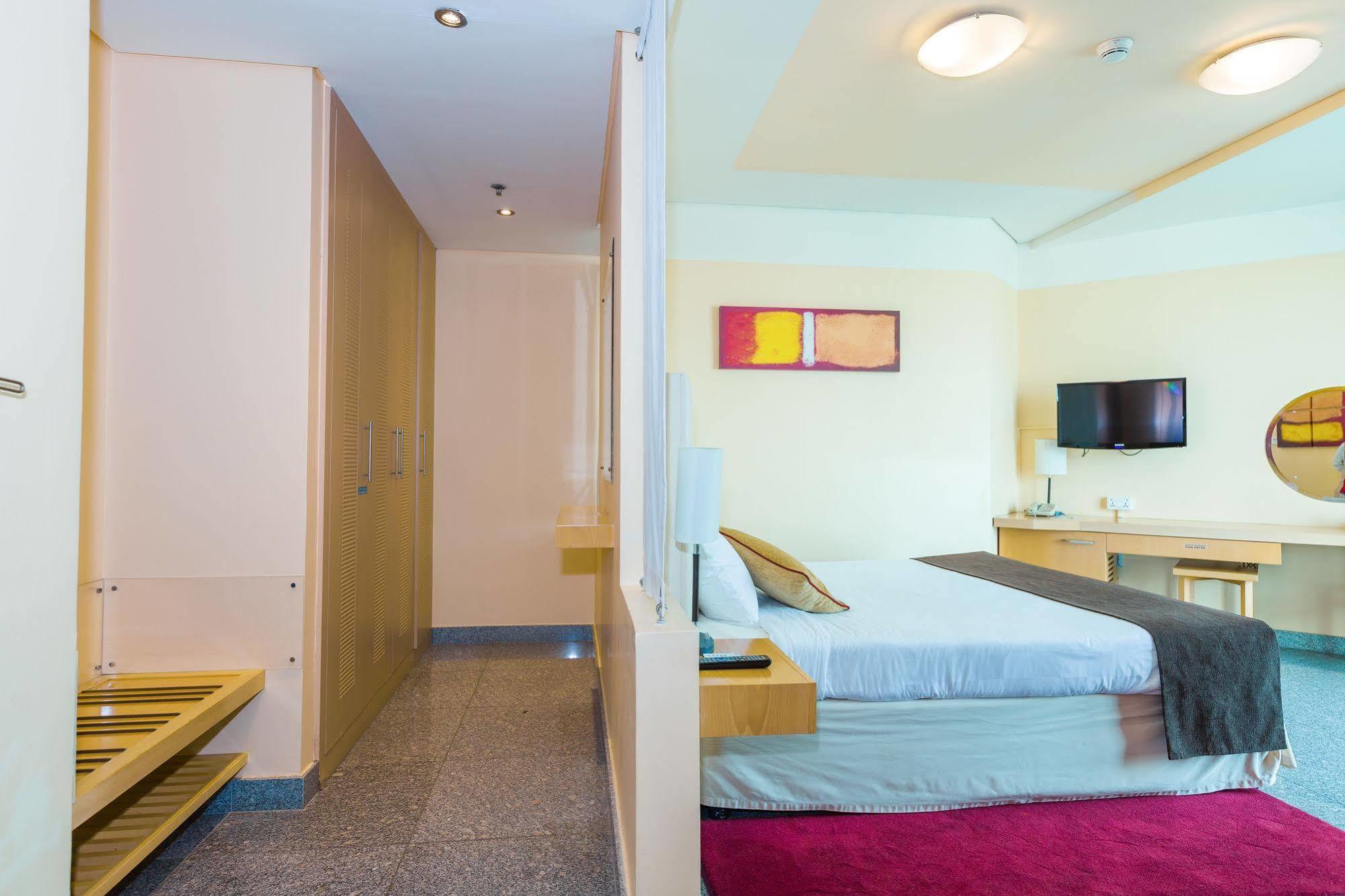 Hotel Arabian Park Dubai, An Edge By Rotana 3*
