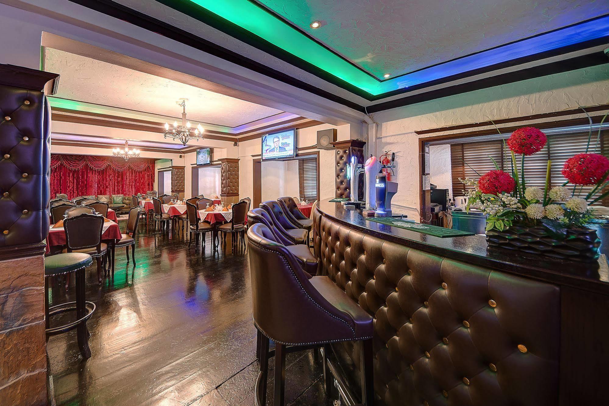 Ascot Hotel 4*