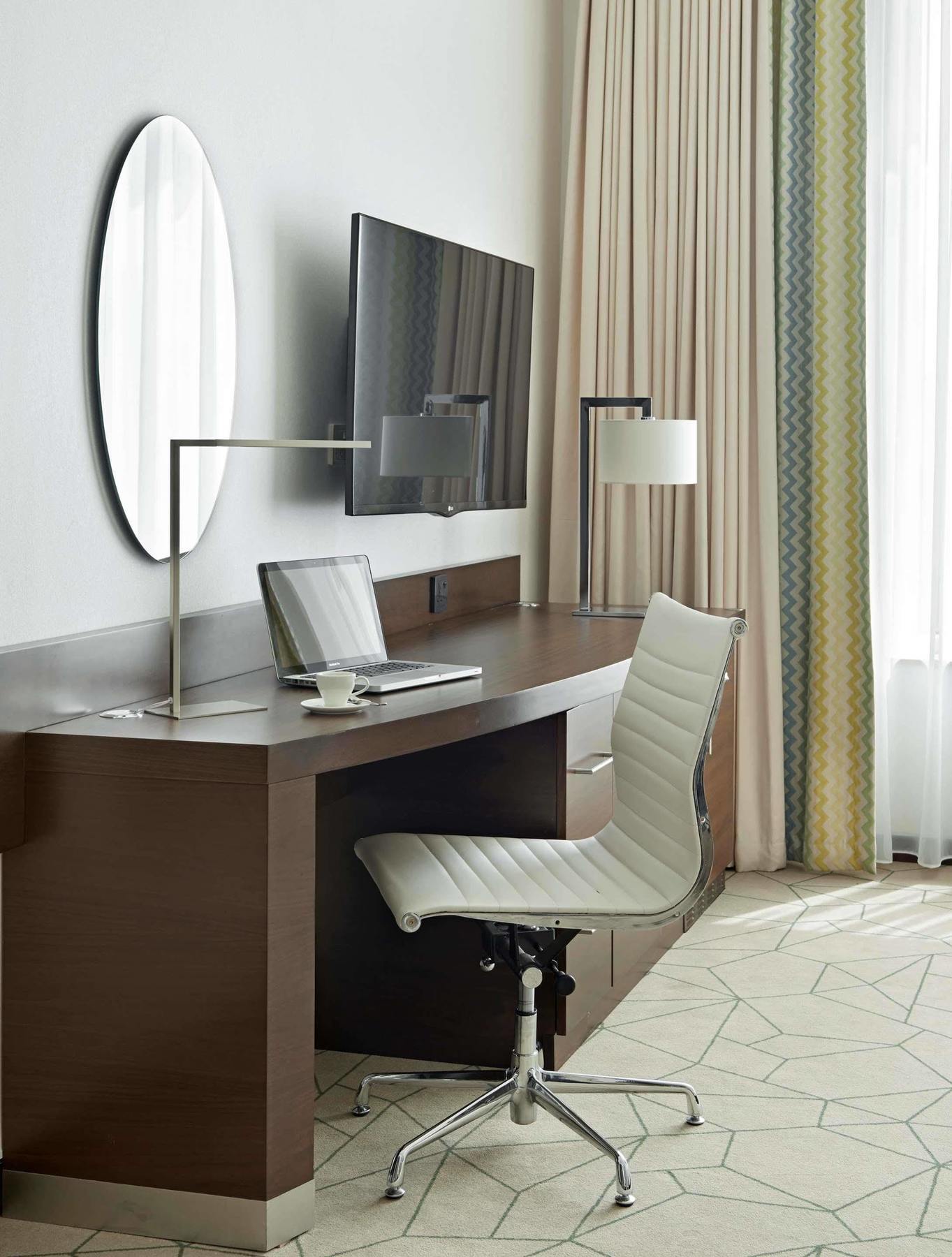 Hyatt Place Baniyas Square Hotel 4*