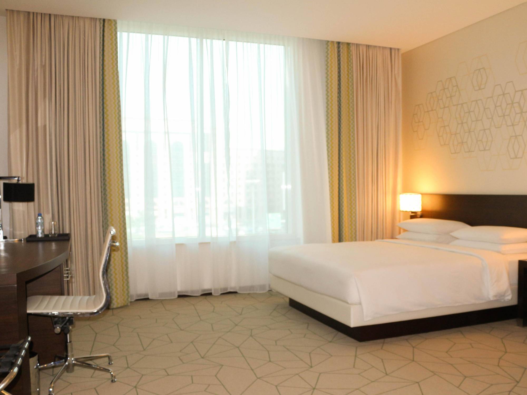 Hyatt Place Baniyas Square 4* Dubai