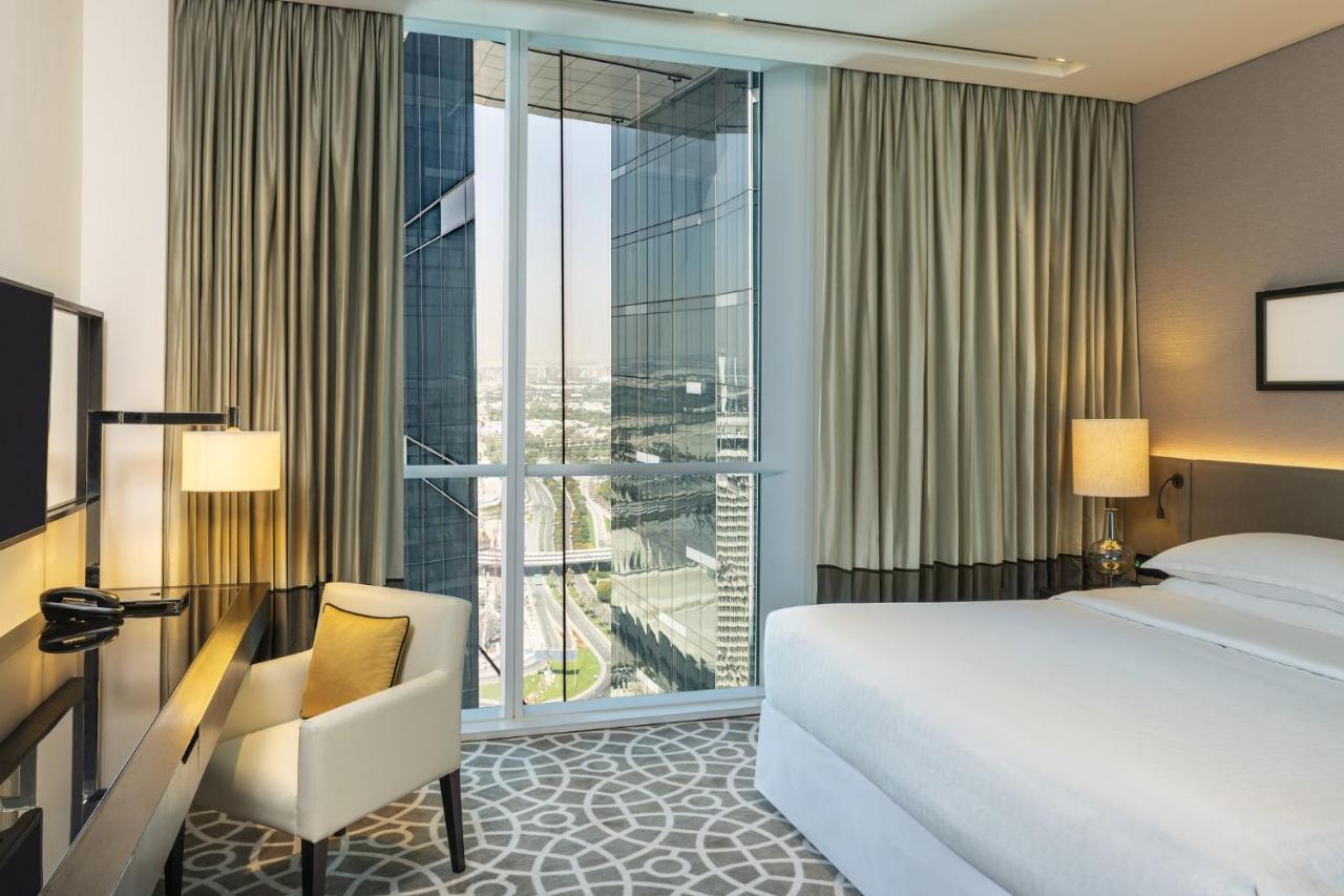 Sheraton Grand Hotel, Otel 5*