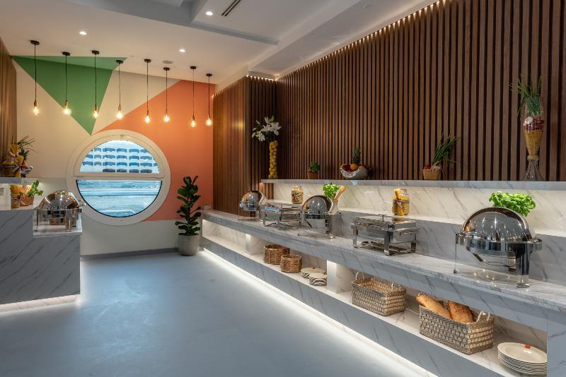 Hotel Leva And Opposite Downtown 4*
