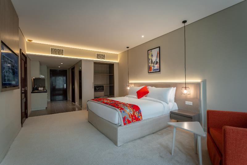 Hotel Leva And Opposite Downtown