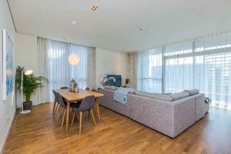 Walk 6 By Fam Living 4*