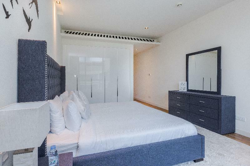 Walk 6 By Fam Living Hotel