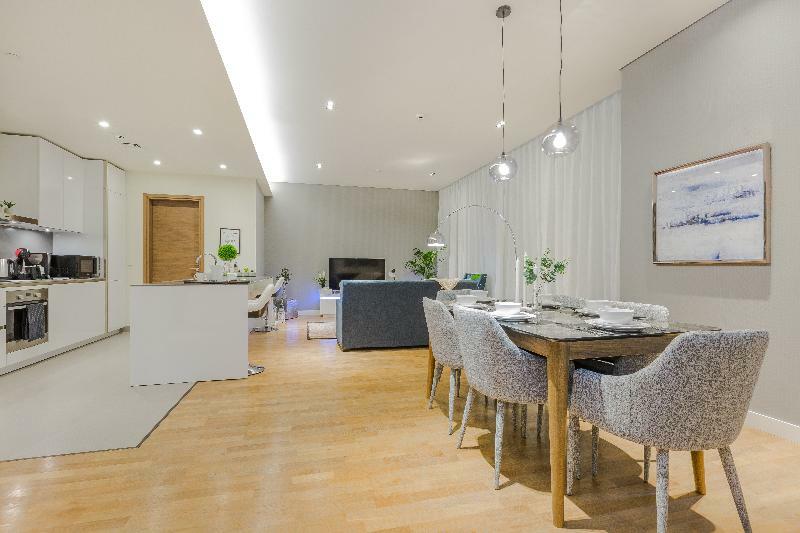 Walk 6 By Fam Living Hotel