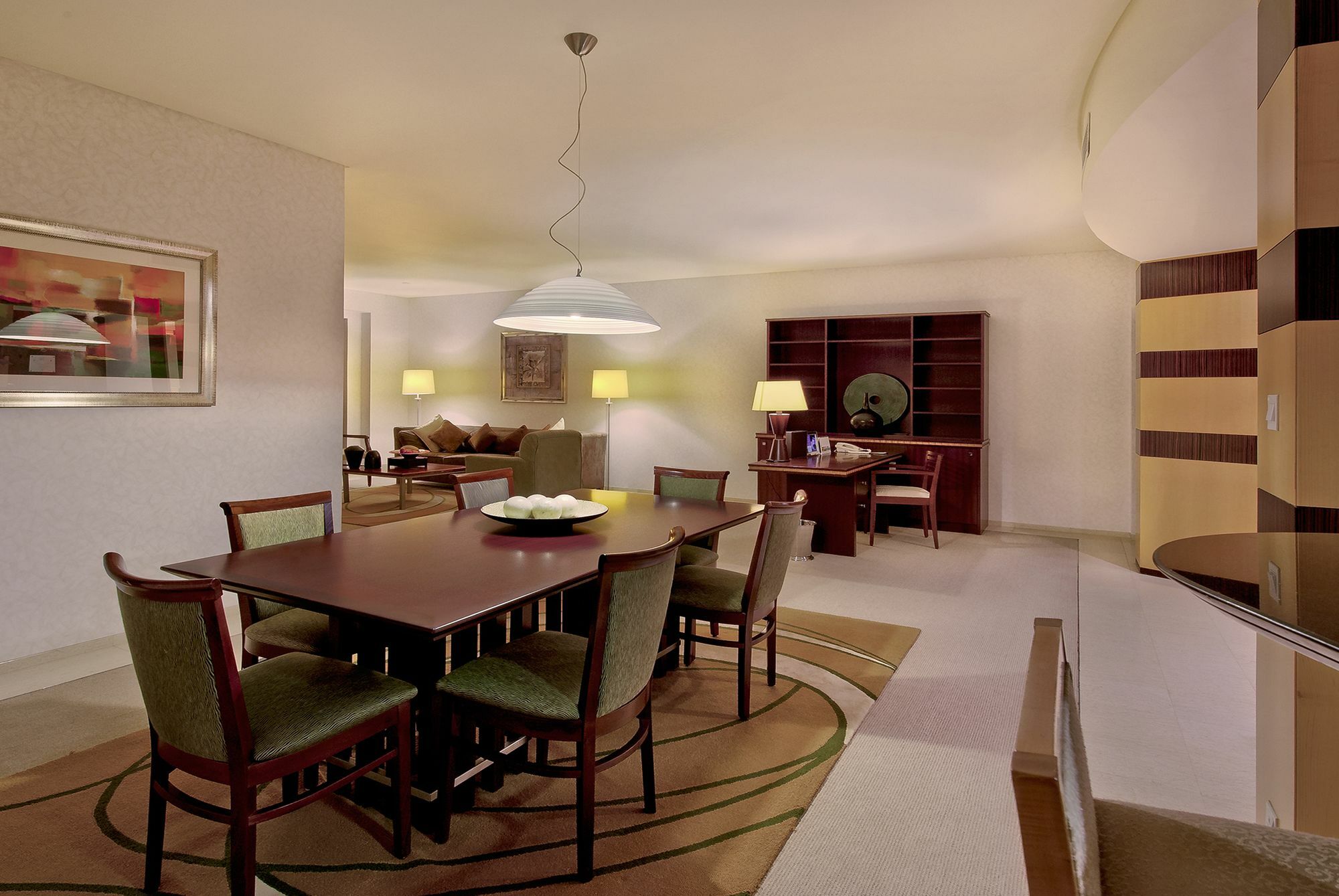 Shangri-La Apartments 5*