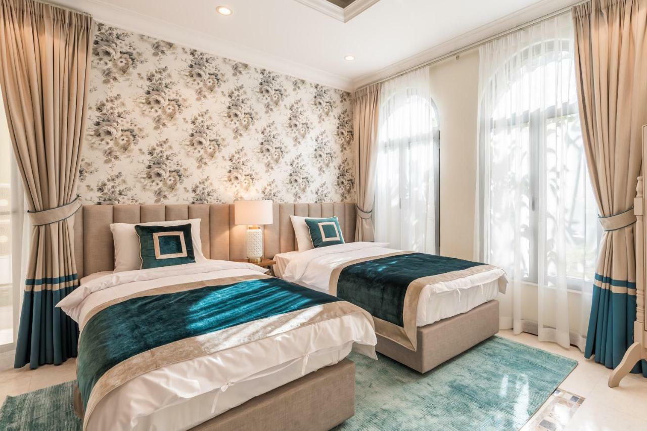 Villa Chic 4br With Assistant And Private Pool On Palm Jumeirah By Deluxe Homes Dubai