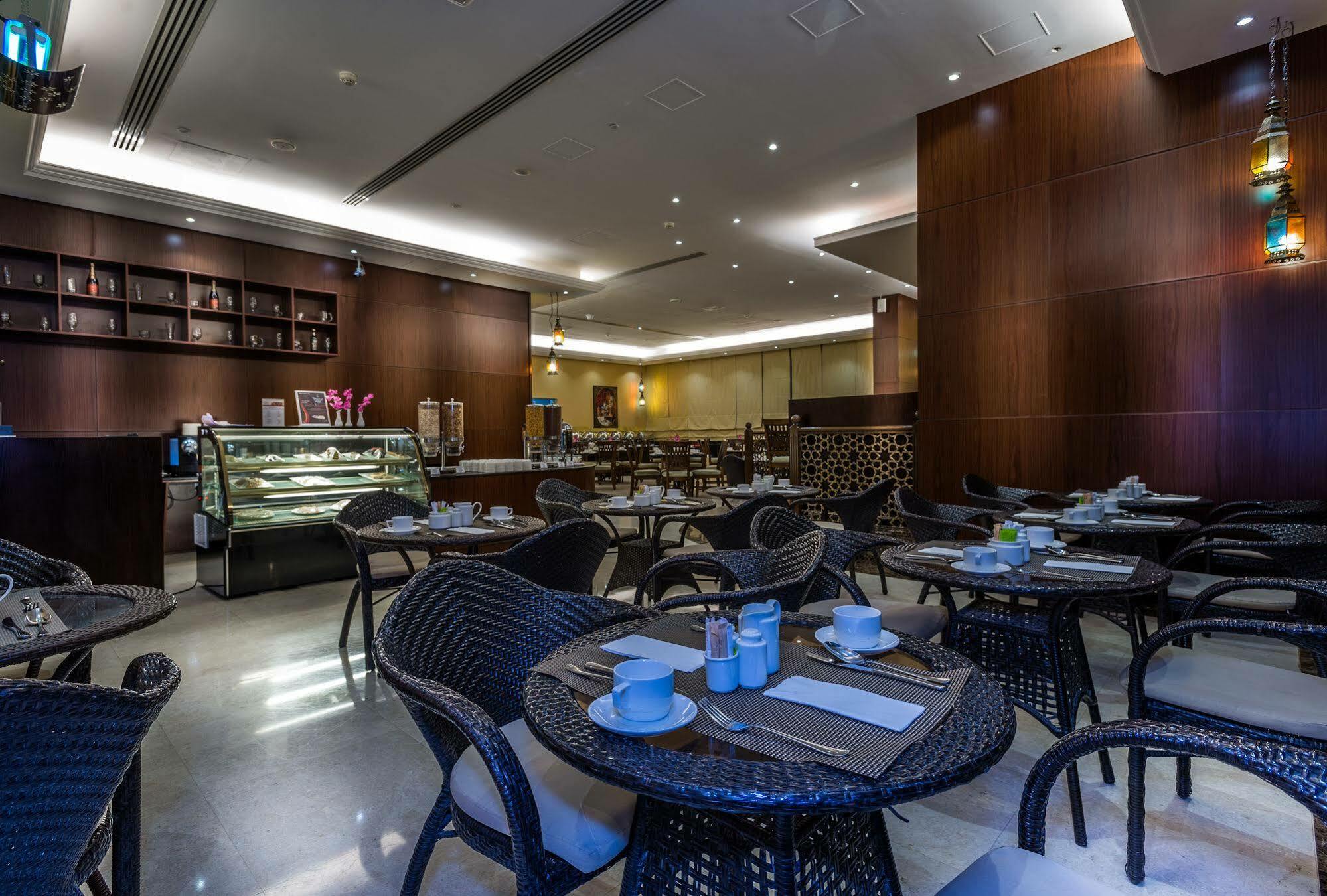 Aparthotel First 4*