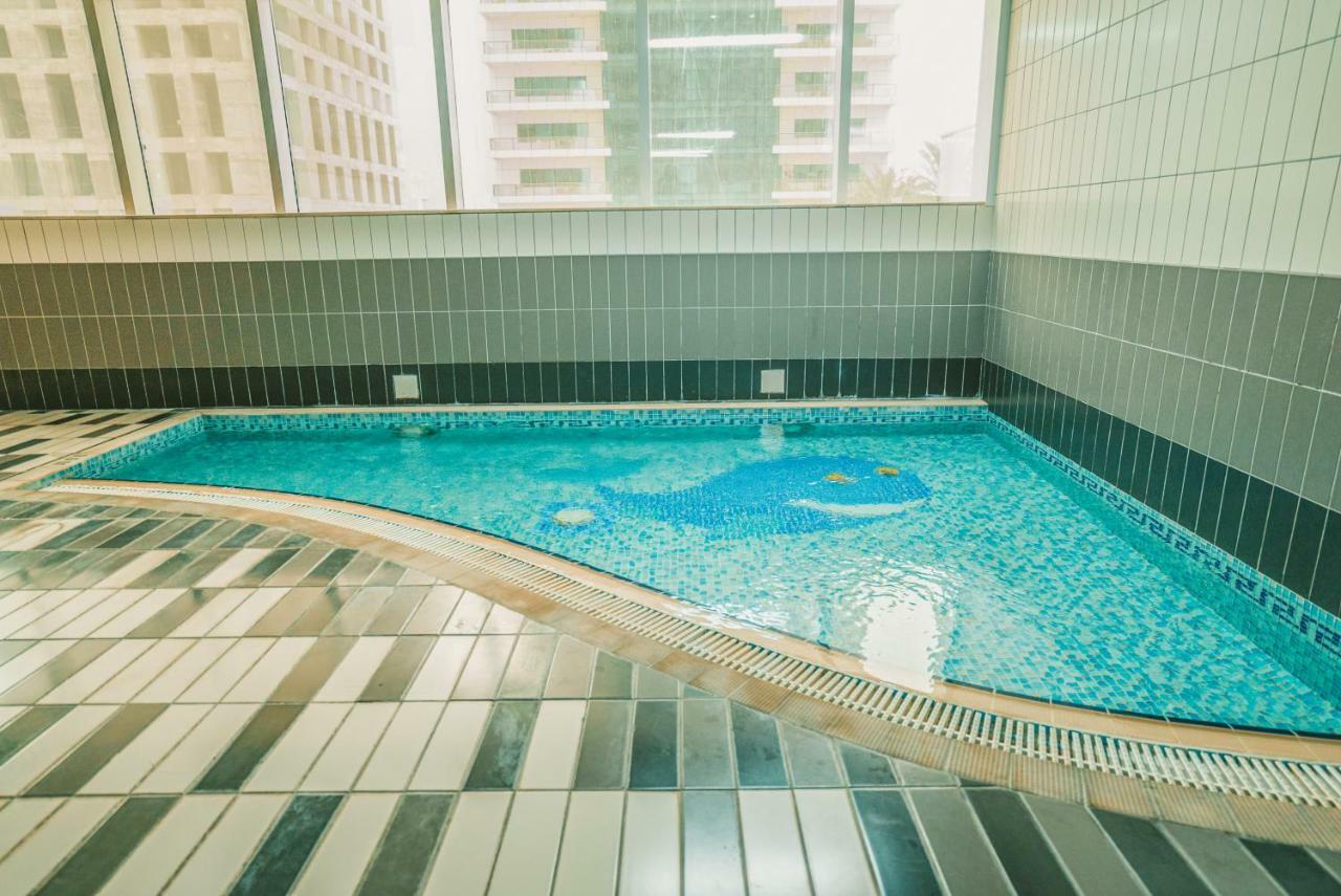Daire Two Continents Holiday Homes - Two Steps To Marina Walk Dubai