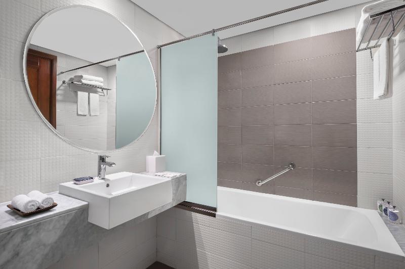 Hotel Leva And Opposite Downtown 4*