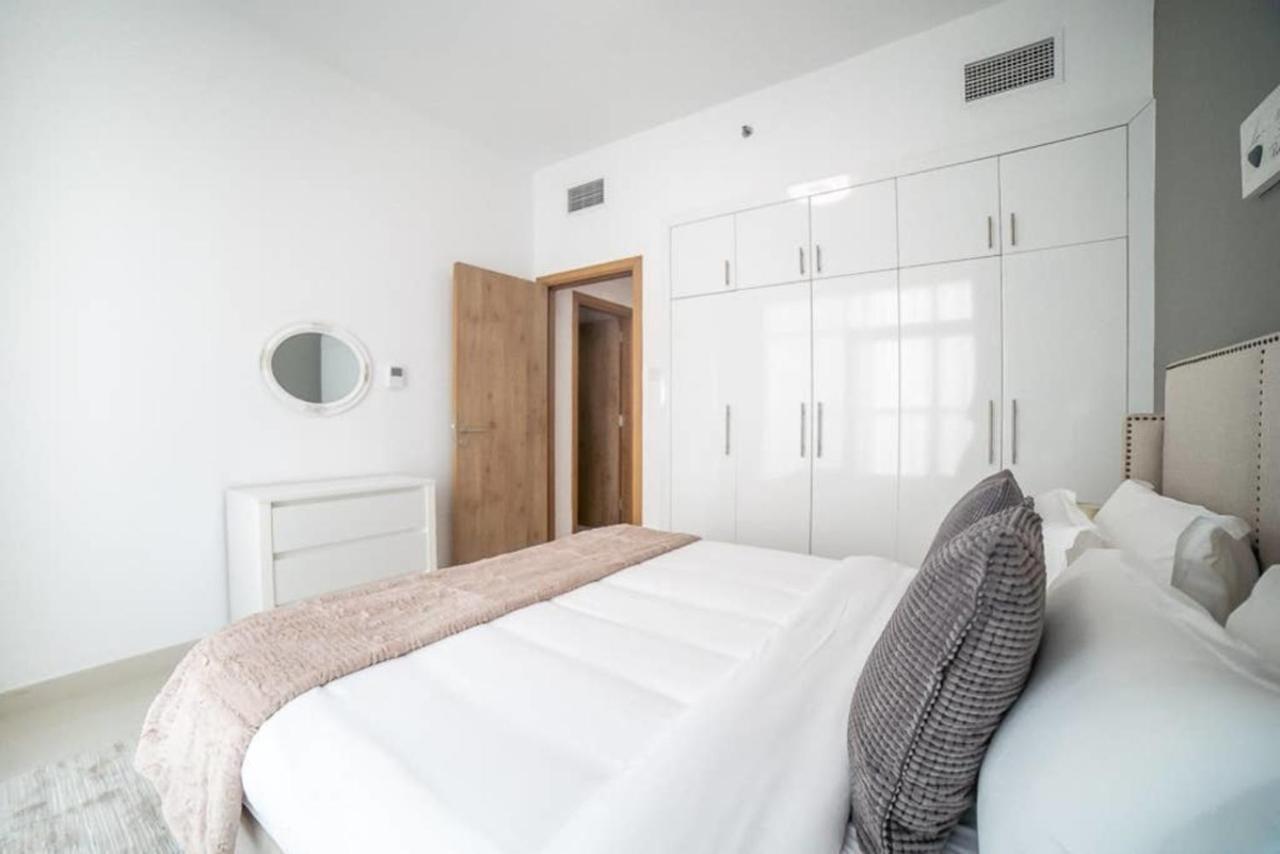 Continental Tower, Marina - Luton Apartment