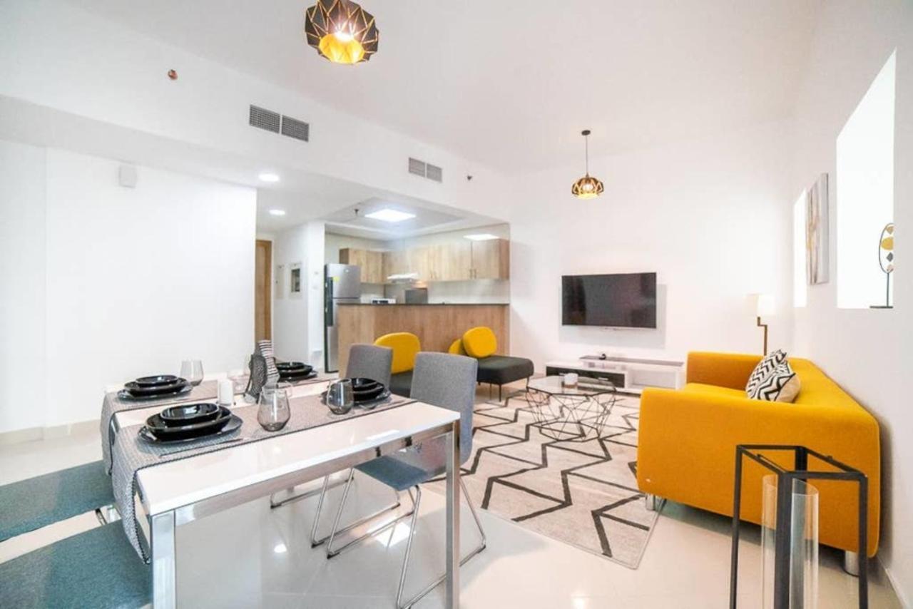 Continental Tower, Marina - Luton Apartment