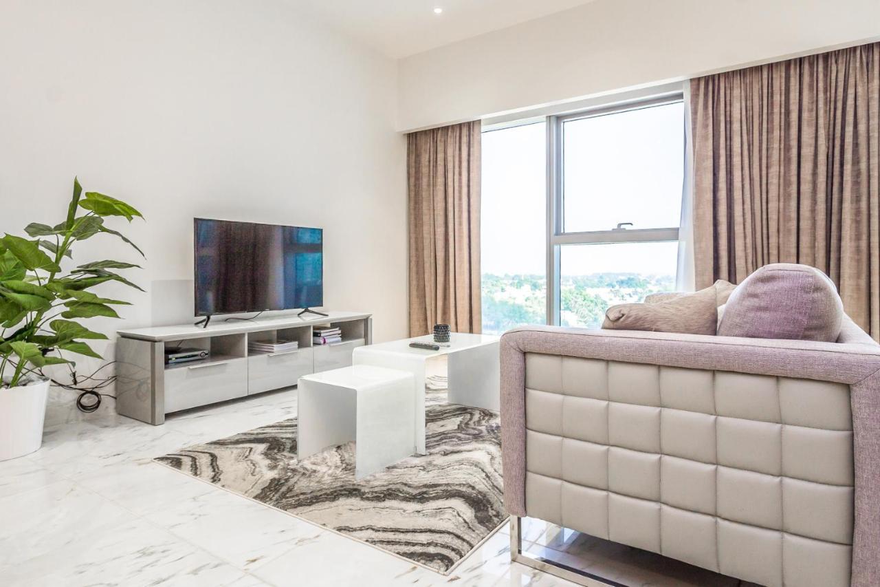 Modern Large Park Difc Apartment
