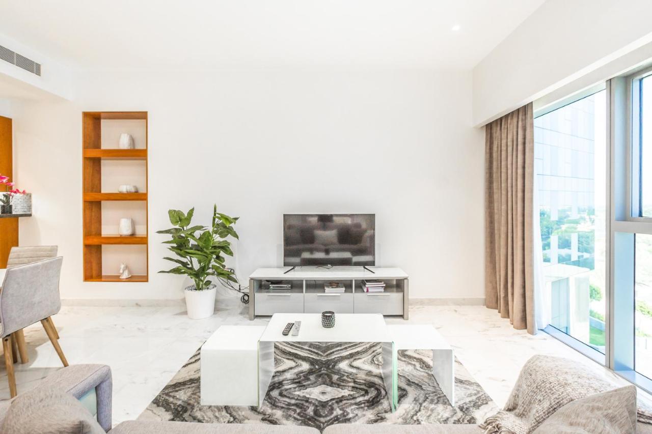 Modern Large Park Difc Apartment Dubai