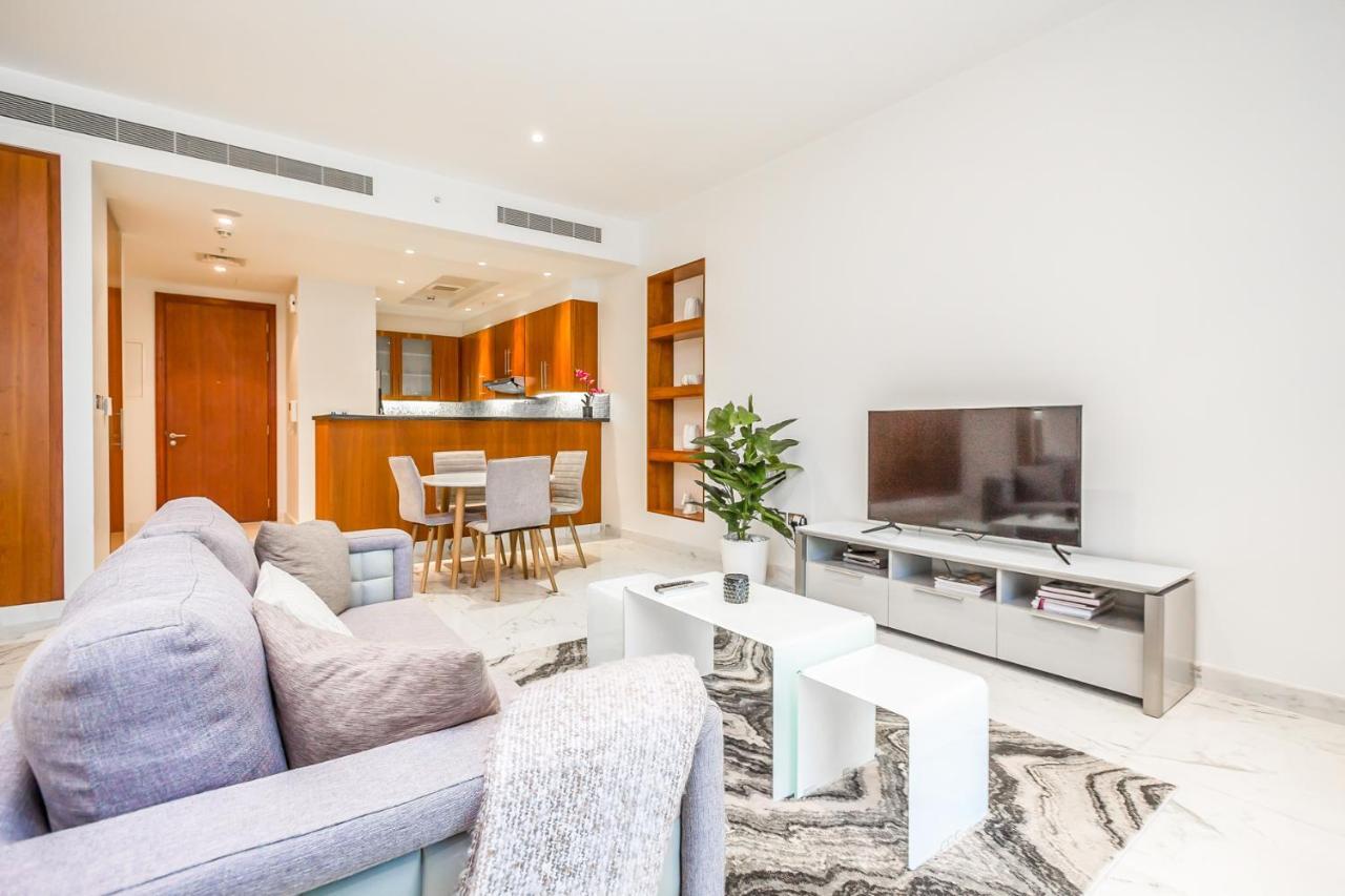 Modern Large Park Difc Apartment Dubai