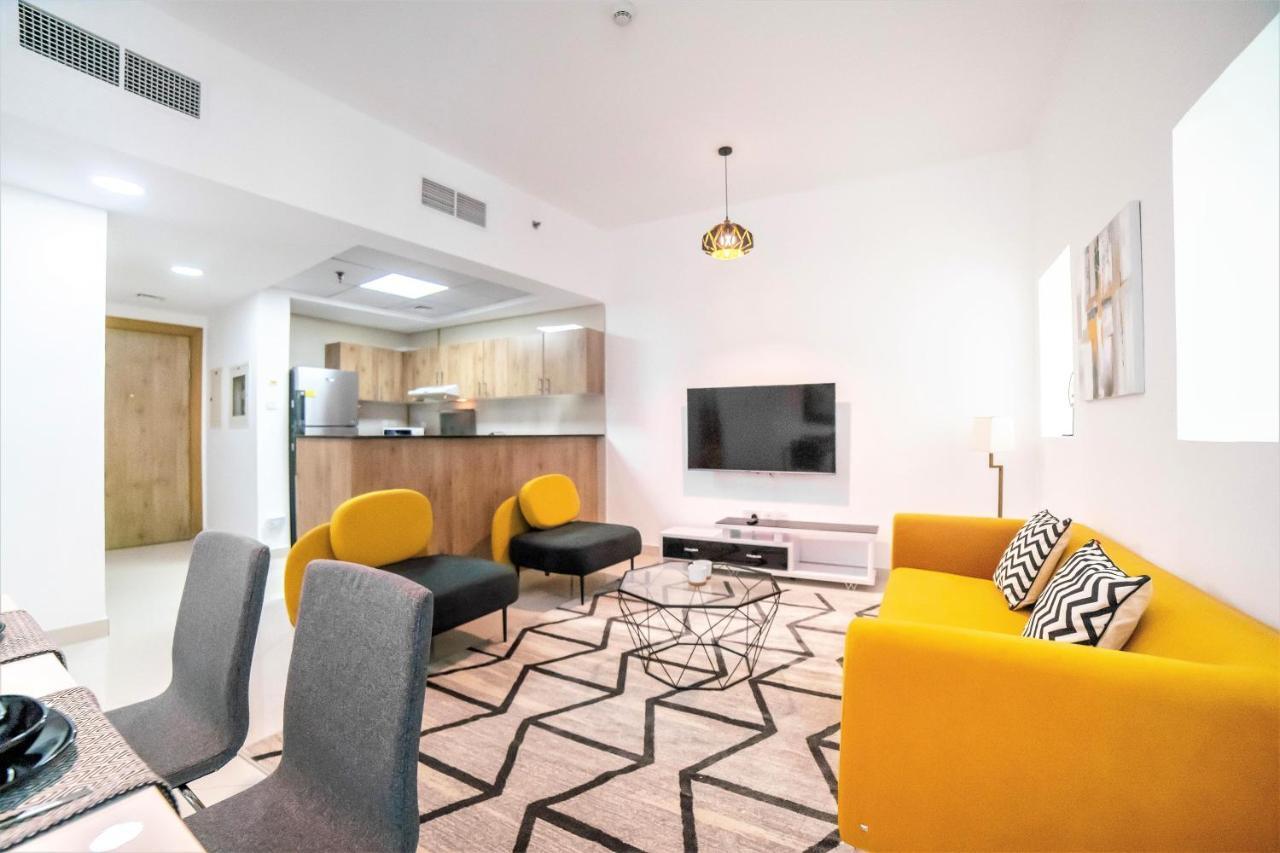 Continental Tower, Marina - Luton Apartment