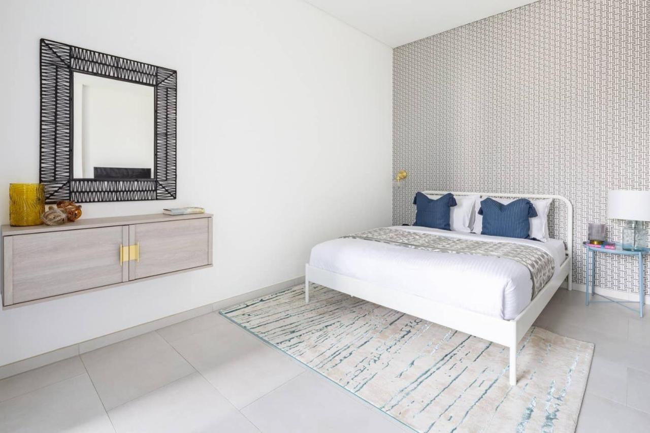 Frank Porter - Marquise Square Apartment