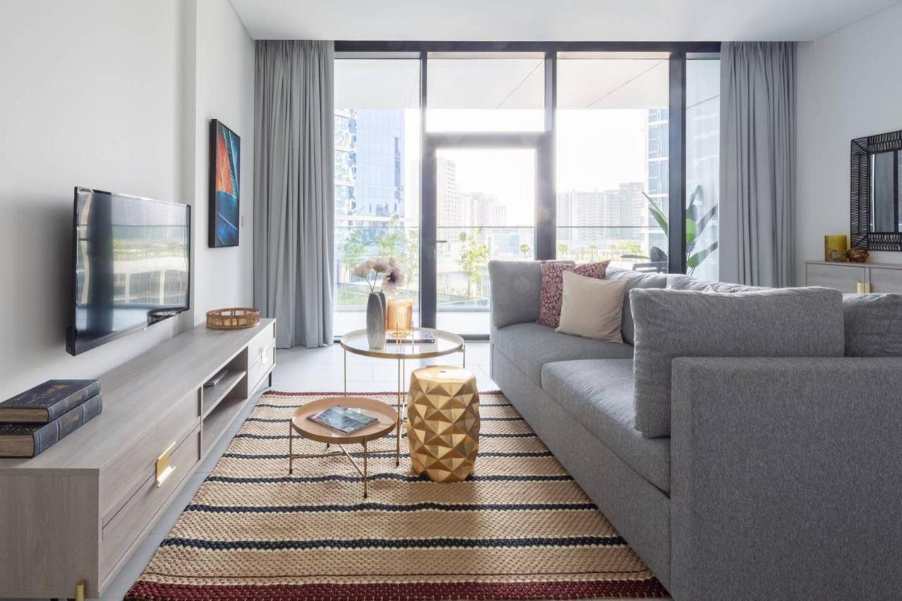 Frank Porter - Marquise Square Apartment *