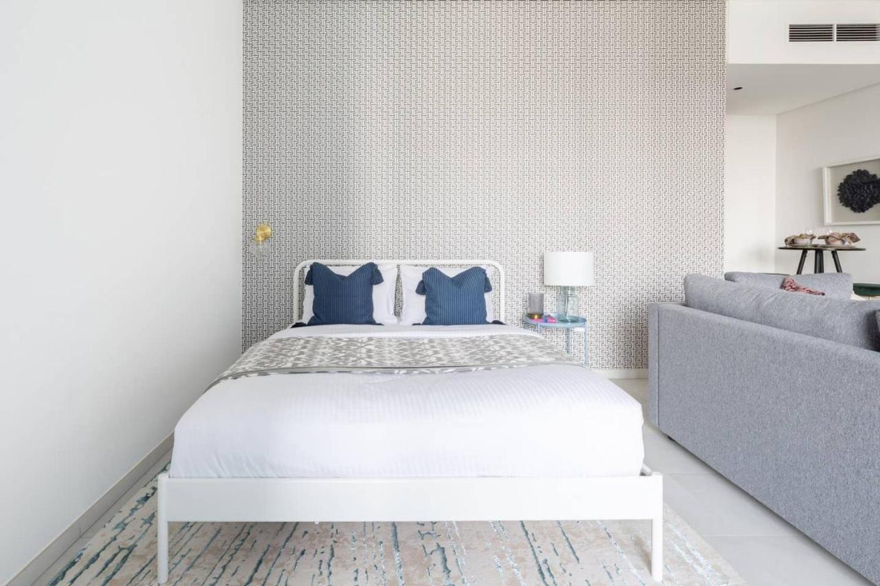 Frank Porter - Marquise Square Apartment Dubai