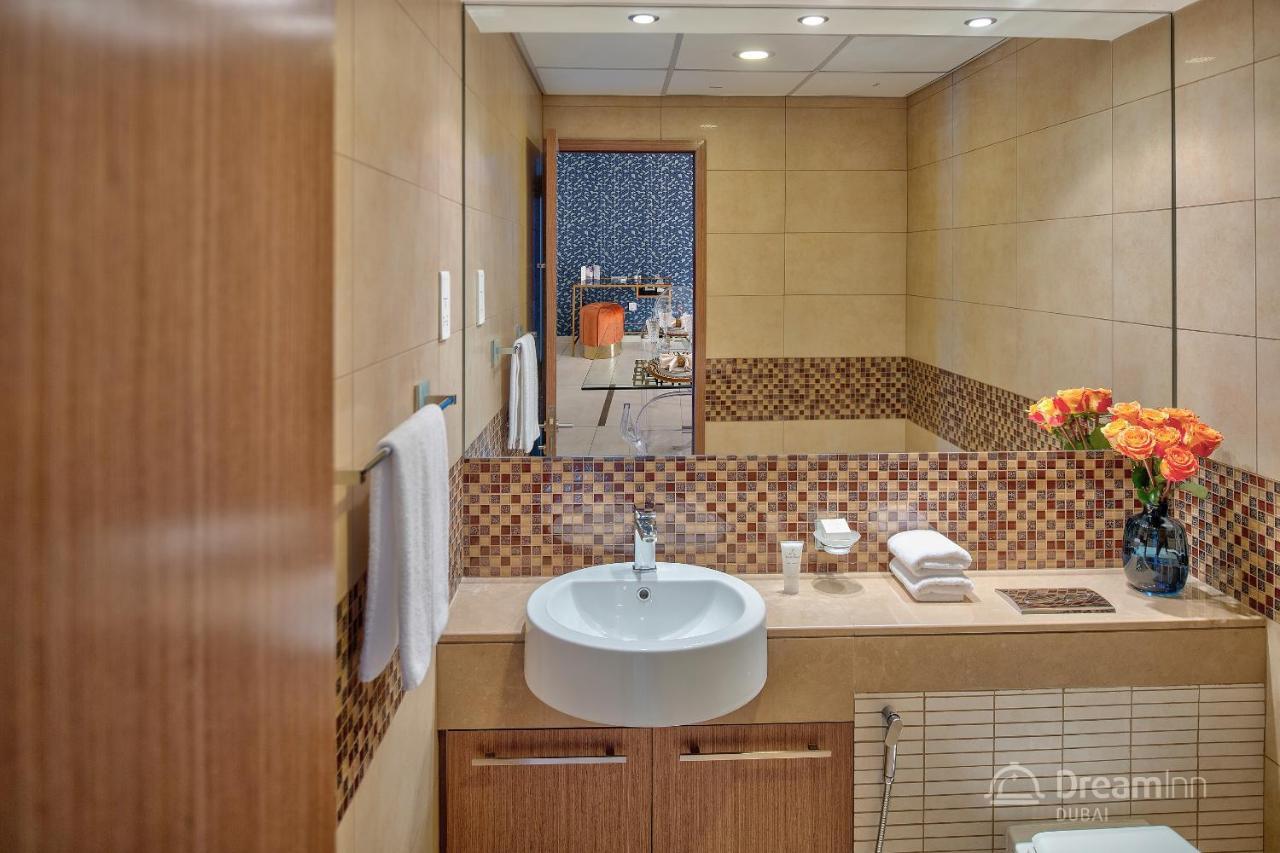 Dream - 48 Burj Gate Downtown Homes * Dubai
