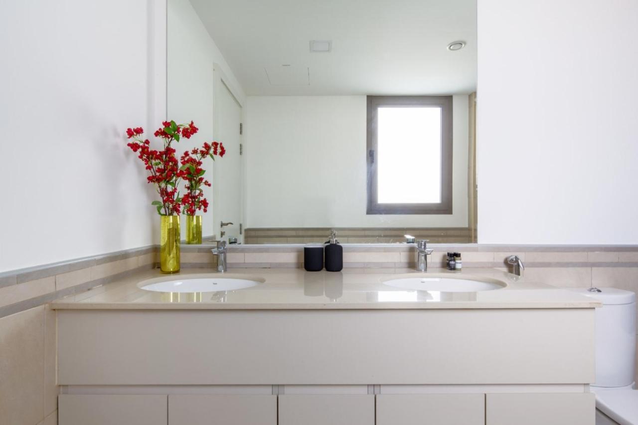 Frank Porter - Hayat Townhouse Apartment Dubai