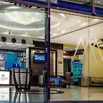 Landmark Summit Hotel