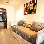 Lux Bnb I X1 Tower I Golf Course & Sea Views