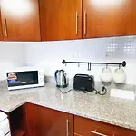Lux Bnb I X1 Tower I Golf Course & Sea Views