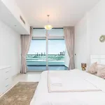 Holiday Apartment In Palm Jumeirah With Beach Access