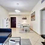 Apricus Holiday Homes - Beautiful 2 Bdrm Apartment Near Metro
